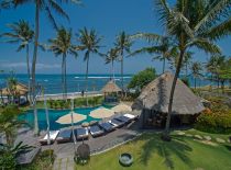 Villa Taman Ahimsa, Pool mit Blick auf den Ozean